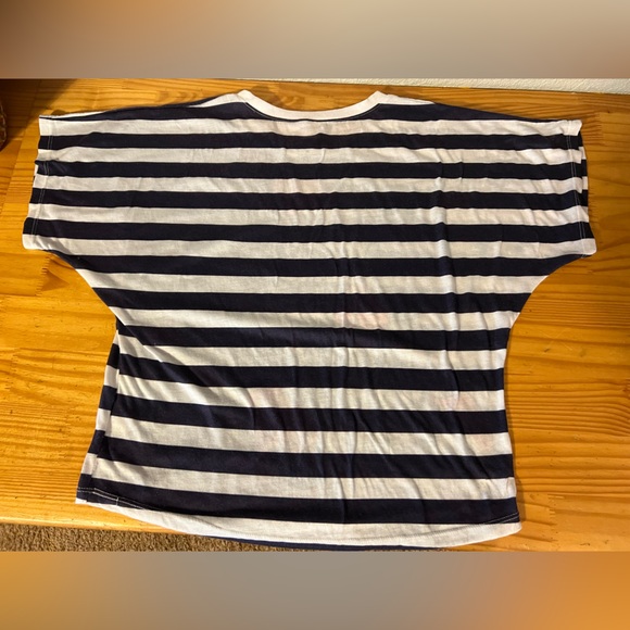 Disney Parks Mickey And Minnie Mouse Love t-shirt sz M - Picture 2 of 7